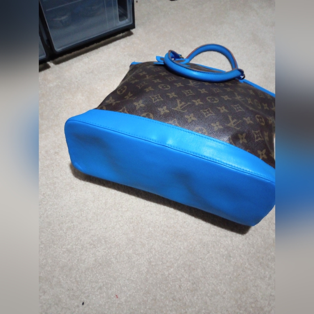 Louis Vuitton Bag - Picture 12 of 14